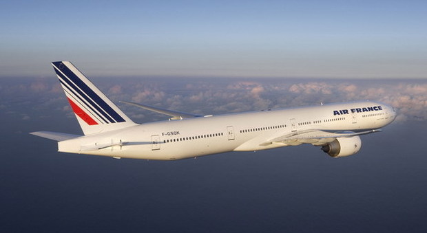 Francia, volo Air France sfiora un drone: tragedia evitata