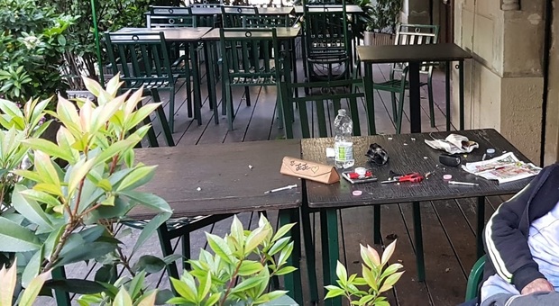 I resti dell'iniezione di eroina in un ristorante chiuso per turno in pieno centro di Mestre