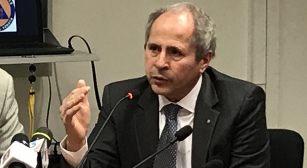 Il professor Andrea Crisanti, direttore del laboratorio di Microbiologia e virologia dell'università di Padova