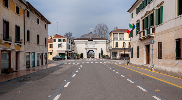 Un'immagine di Borgo Mazzini a Treviso: si pensa a renderla pedonale