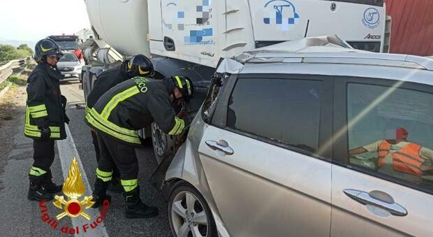 Zevio, incidente oggi sulla Transpolesana: auto tamponata da una betoniera