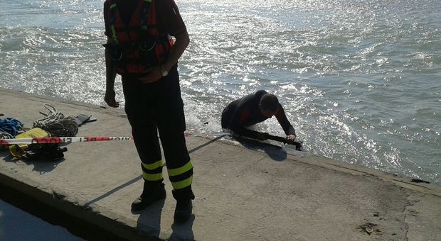 Scivola nel canale e muore annegato: riaffiora corpo di un operaio 44enne