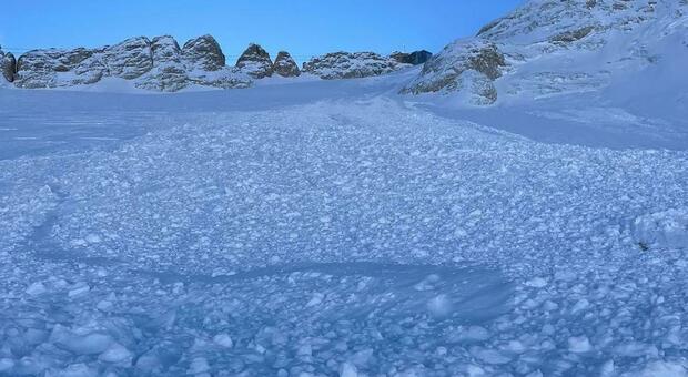 Valanga sulla Marmolada, 30enne a testa in giù sotto la coltre di neve: «Ci diceva: ho tanto freddo»