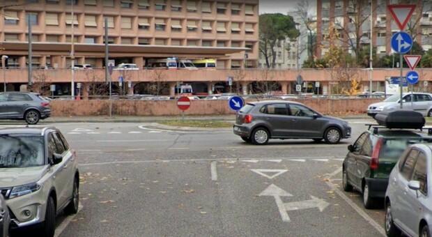 Udine, travolta da un'auto, si cerca ancora il pirata della strada