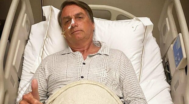 Bolsonaro migliora ma resta in ospedale: «L'operazione non è esclusa»