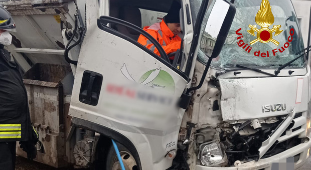Schianto fra due camion a Lonigo: ferito il conducente del mezzo più piccolo