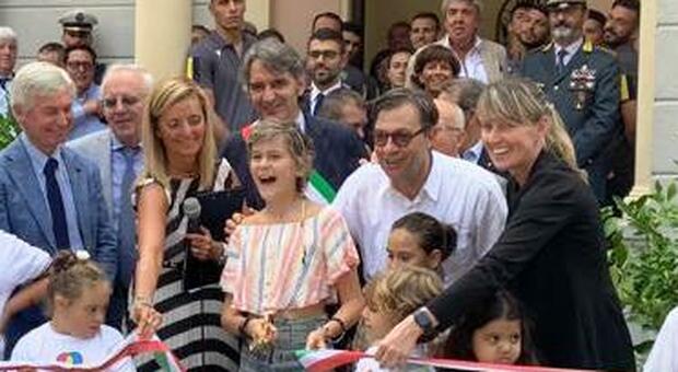 Teresa sorridente all'inaugurazione di villa Fantelli, sede dell'Abeo di Verona