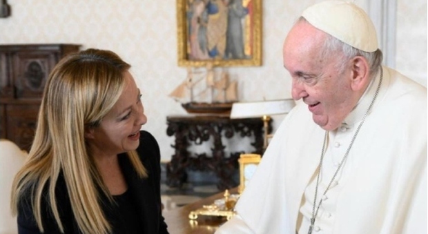 Meloni in Vaticano da Papa Francesco: con lei la figlia Ginevra e il compagno Andrea Giambruno