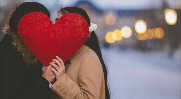 San Valentino, riparte il business degli innamorati: ristoranti, cioccolatini e fiorai