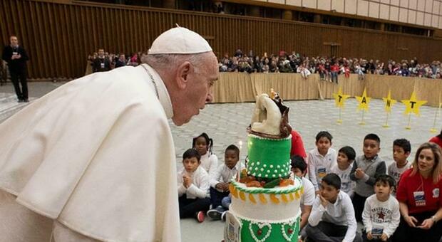 Papa Francesco e il traguardo degli 85 anni, gli auguri di Putin e dei bambini della periferia di Roma