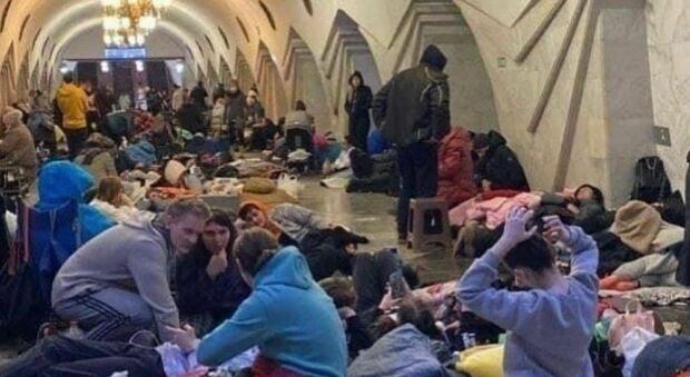 Ucraina, boom di solidarietà degli italiani sui social: a disposizione case, cibo e trasporti per fuggire