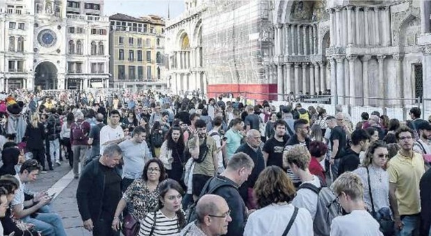 Turismo a Venezia, stagione record ma albergatori con meno personale