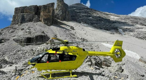 Escursionista perde il sentiero e resta incrodato a 3000 metri di quota: recuperato con l'elicottero
