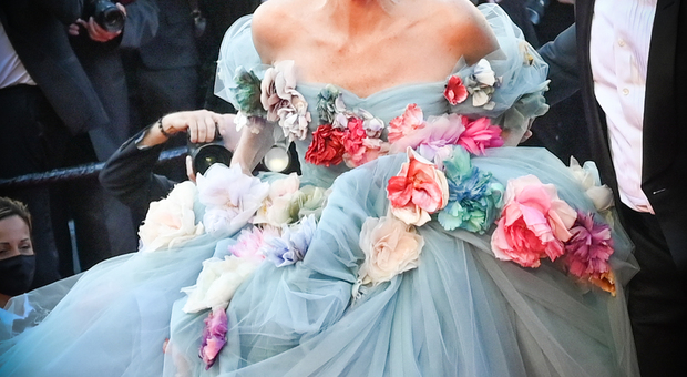Sharon Stone, "Un fiore tra i fiori", foto di Serge Arnal/Starface