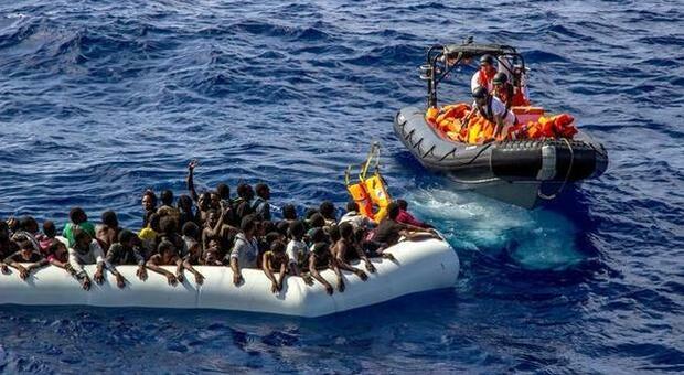 Migranti, naufragio al largo della Tunisia: almeno 43 morti