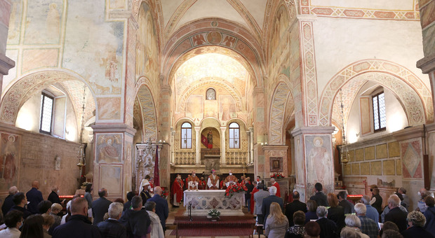 Un momento della cerimonia di ieri dei patroni Santi Vittore e Corona