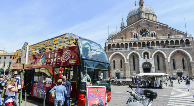 Turisti a Padova (foto d'archivio)